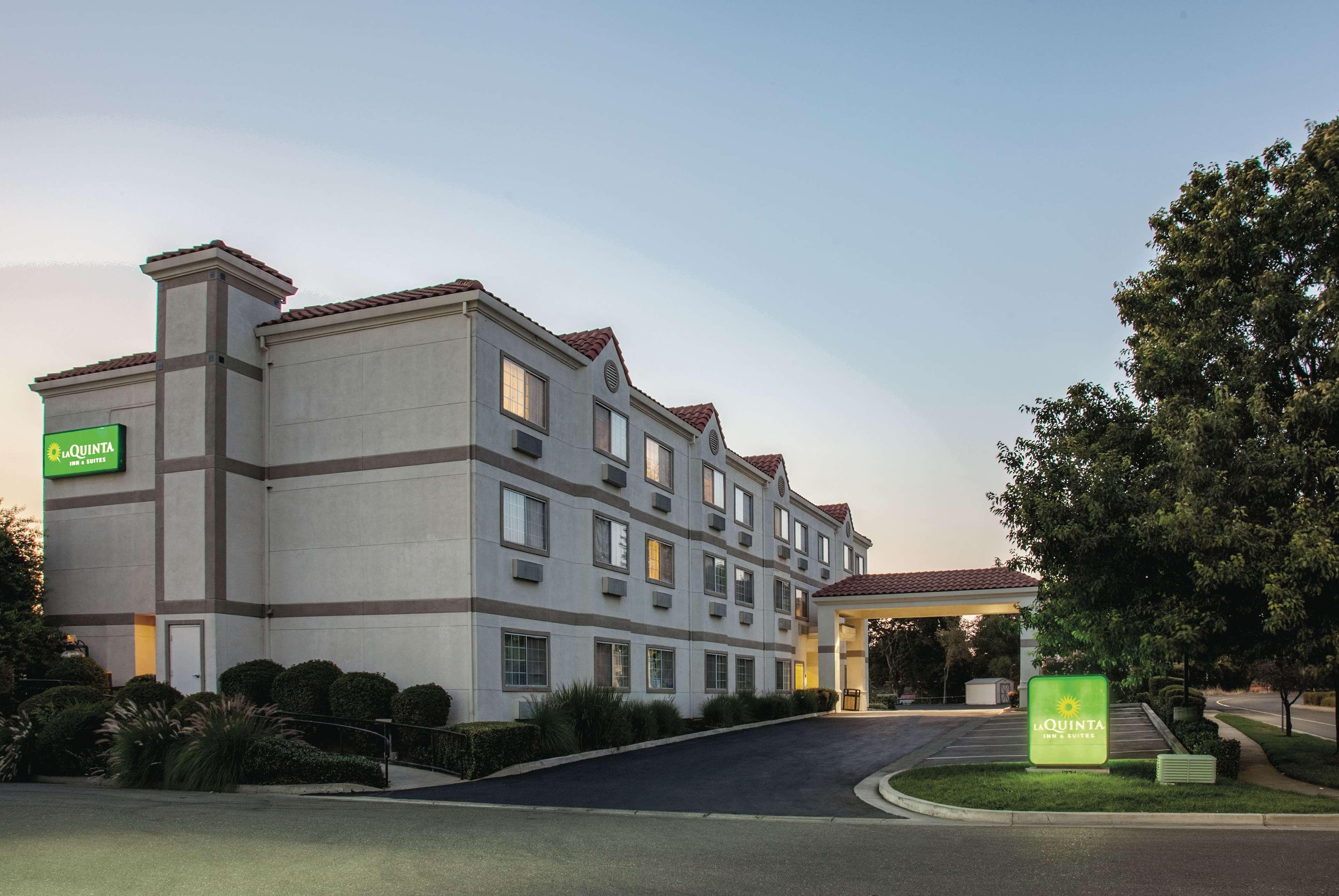 La Quinta By Wyndham Davis Hotel Exterior photo