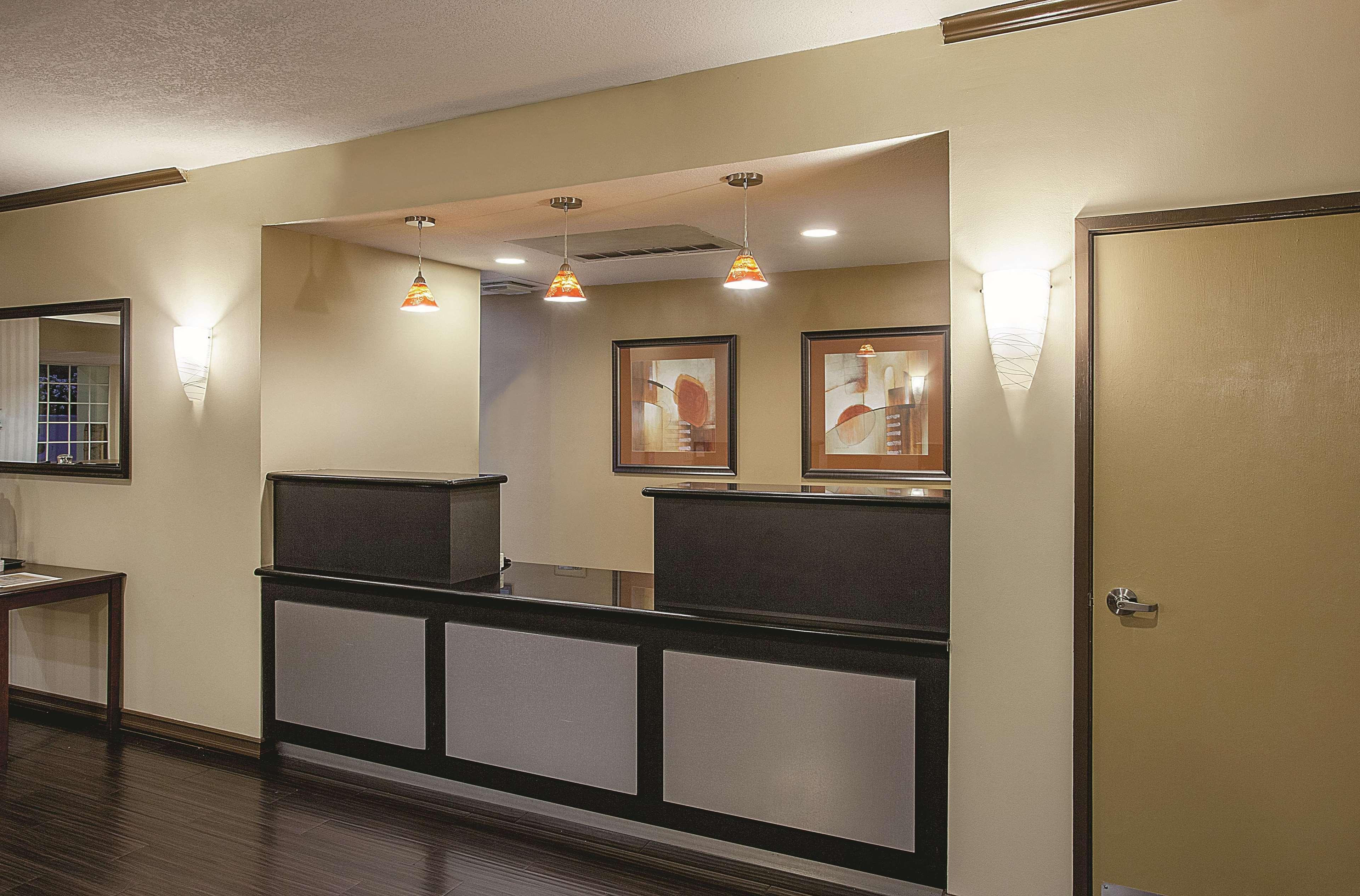 La Quinta By Wyndham Davis Hotel Exterior photo