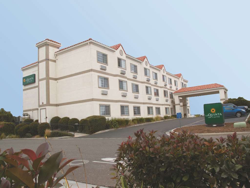 La Quinta By Wyndham Davis Hotel Exterior photo