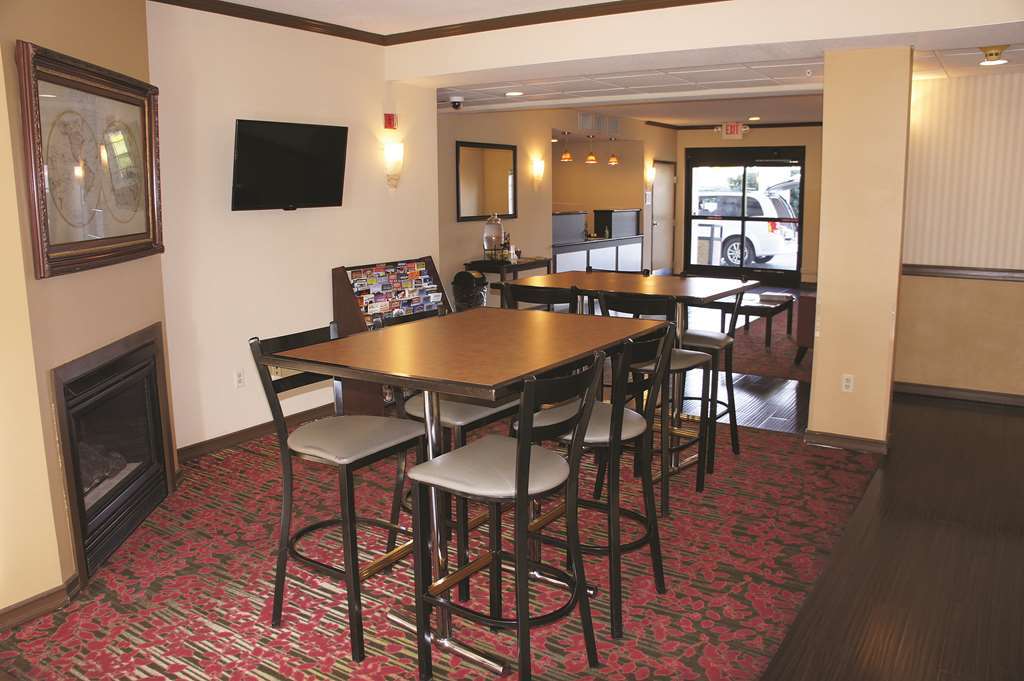 La Quinta By Wyndham Davis Hotel Interior photo
